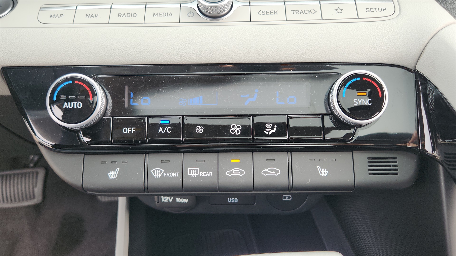 2025 Hyundai Elantra Limited photo 19