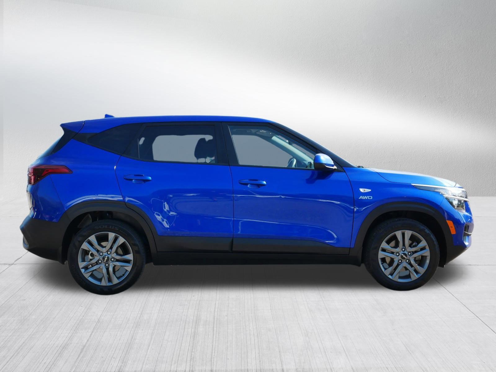 2023 Kia Seltos LX photo 8