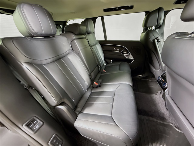 2025 Land Rover Range Rover SE photo 27