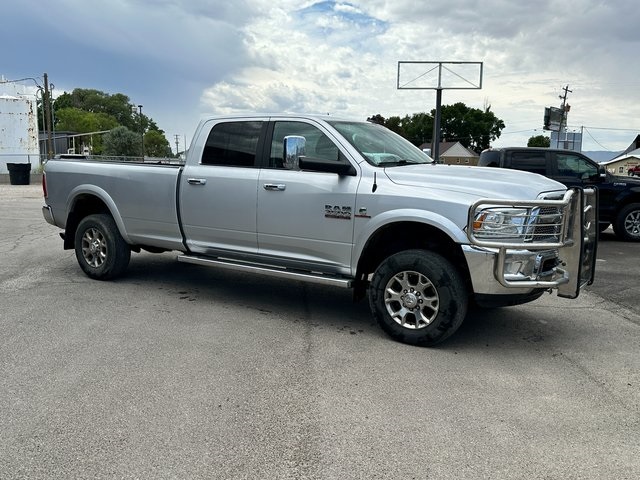 2017 Ram 3500 Laramie photo 3