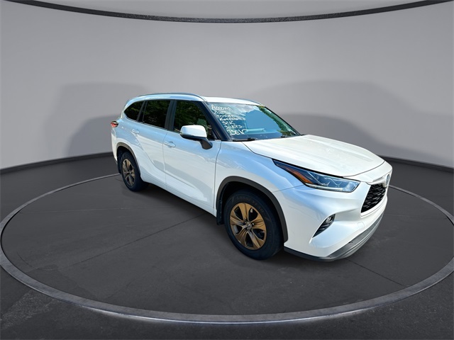 2023 Toyota Highlander Hybrid Bronze Edition photo 2