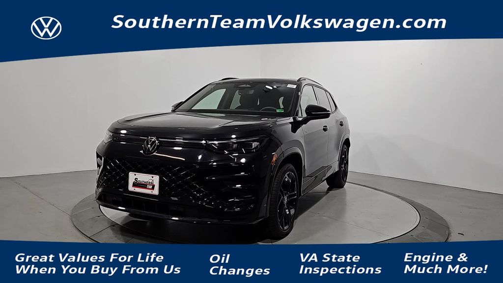 2025 Volkswagen Tiguan SE R-LINE BLACK's photo