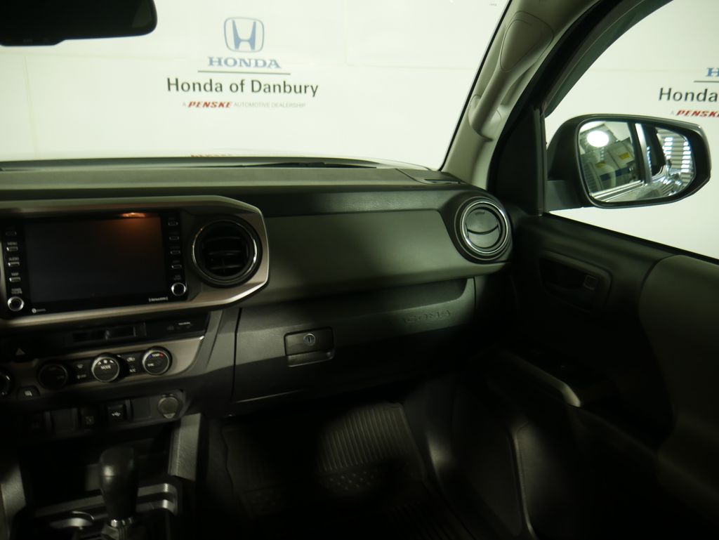 2022 Toyota Tacoma SR5 photo 13