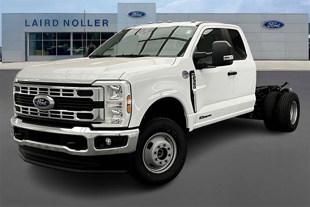 2026 Ford F-350 Super Duty Chassis Cab XL's photo