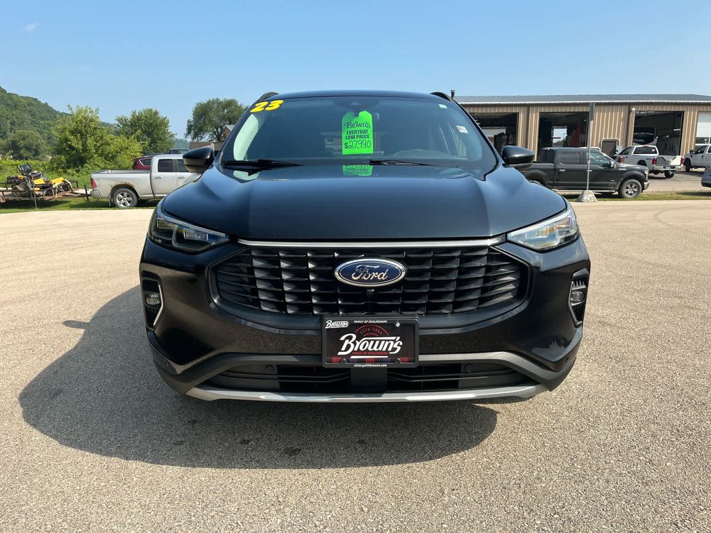 2023 Ford Escape Platinum's photo