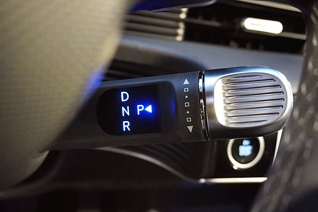 Used 2025 Green Hyundai SEL image 34