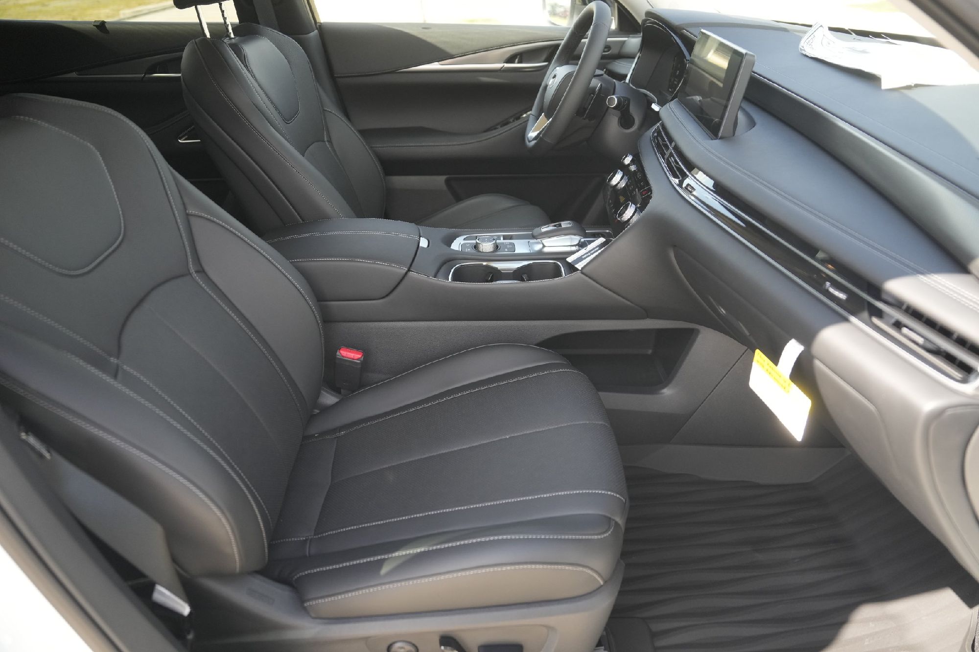 2026 Infiniti QX60 Luxe photo 12