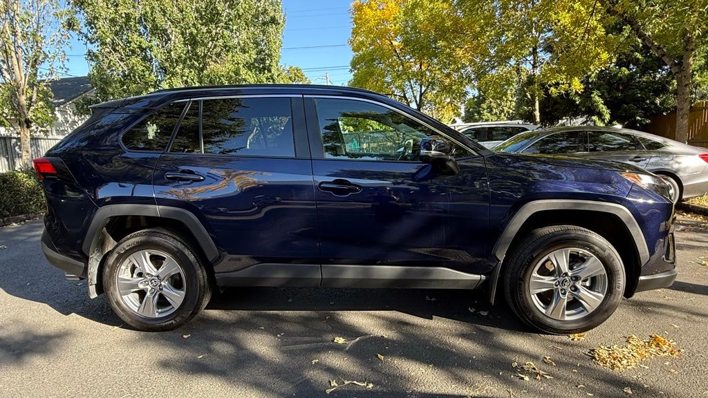 2024 Toyota RAV4 Hybrid XLE photo 9