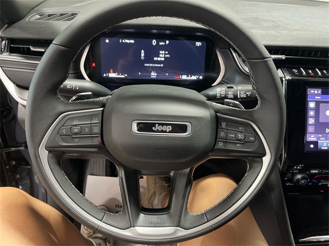 2025 Jeep Grand Cherokee Laredo Altitude photo 14
