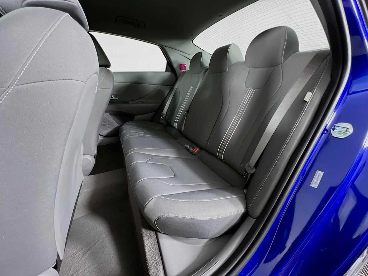 2025 Hyundai Elantra SEL Sport photo 13