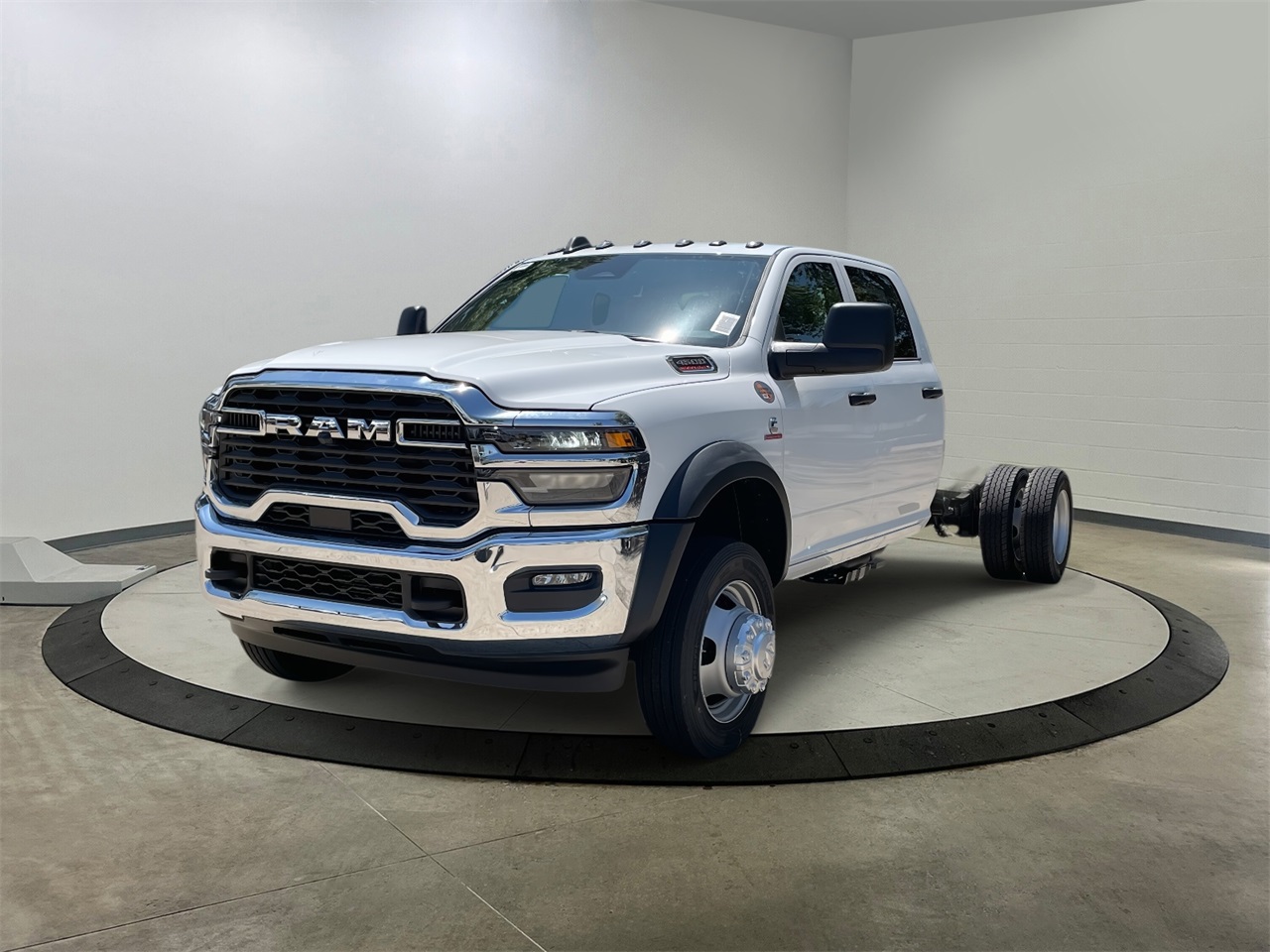 2025 Ram 4500 Tradesman photo 3