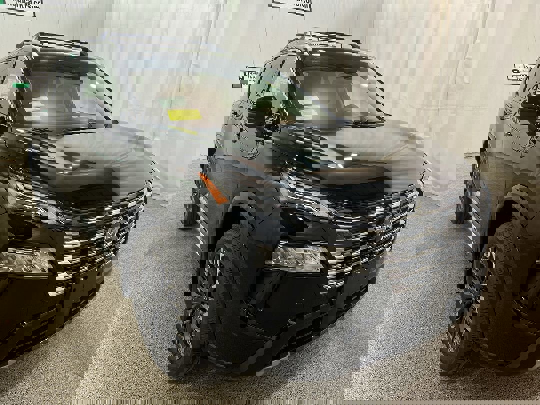 2026 Nissan Rogue Platinum photo 3