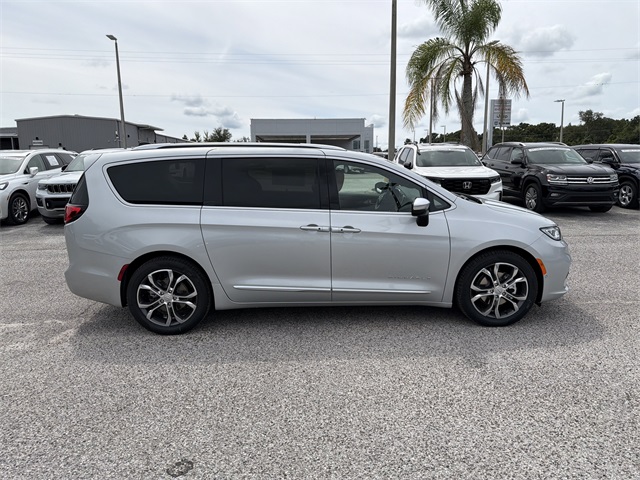 2026 Chrysler Pacifica Pinnacle photo 2