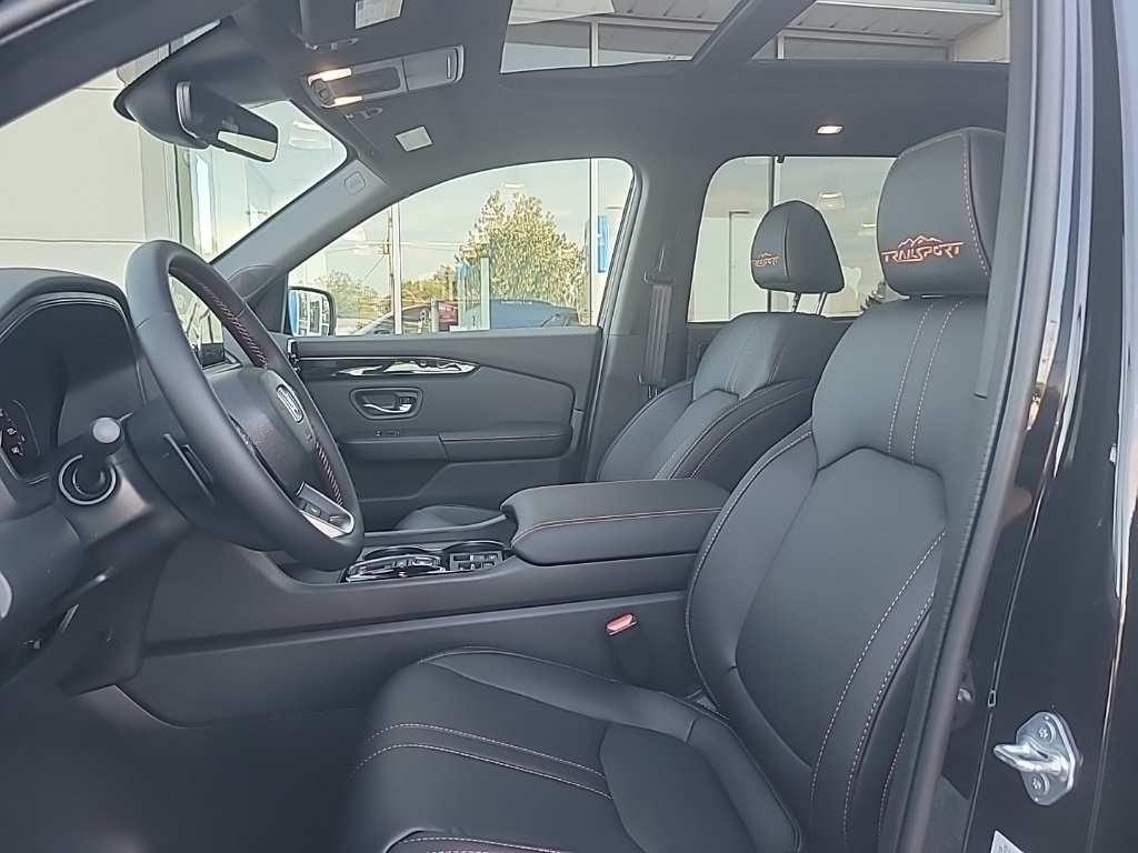 2025 Honda Pilot TrailSport photo 5