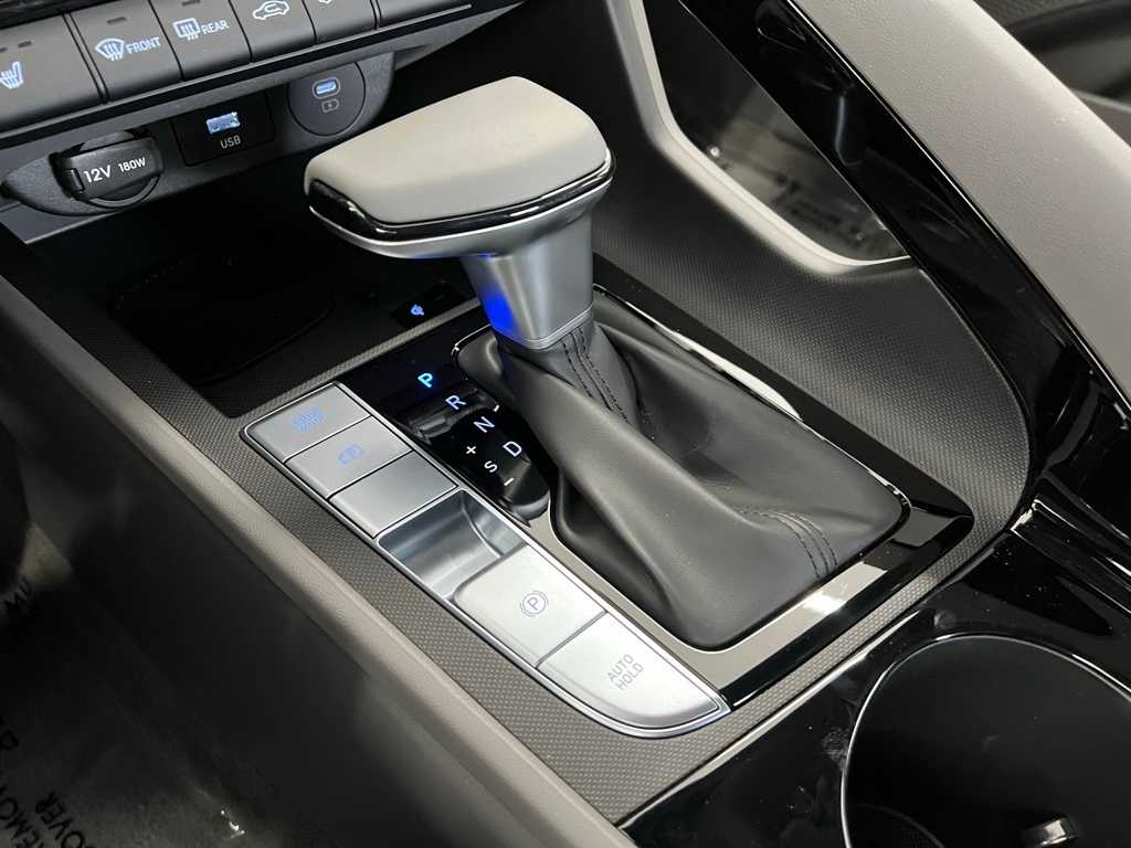 2025 Hyundai Elantra SEL Convenience photo 22