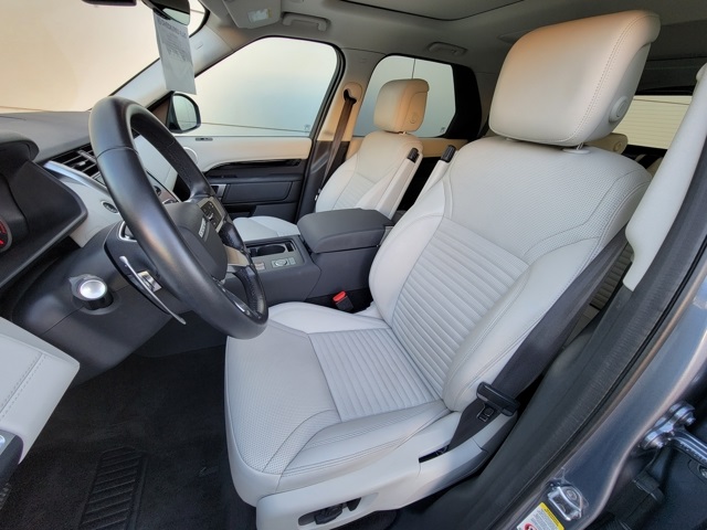 2023 Land Rover Discovery S photo 3