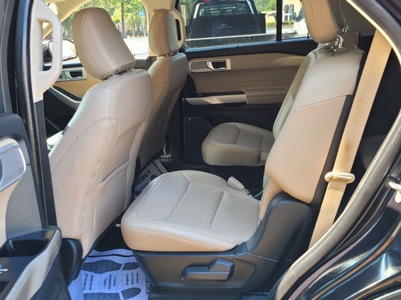 2023 Ford Explorer Limited photo 2