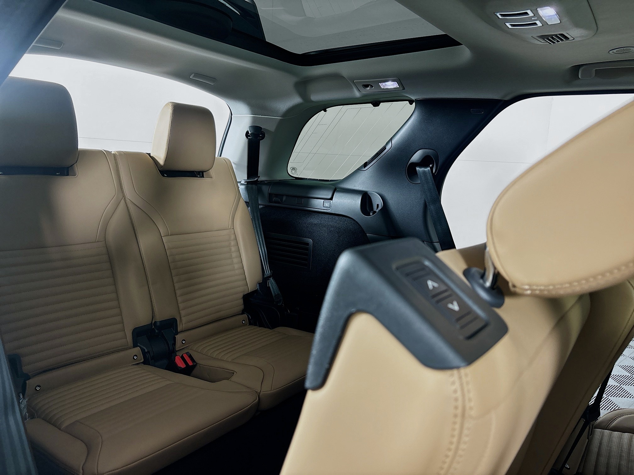 2025 Land Rover Discovery Metropolitan Edition photo 25