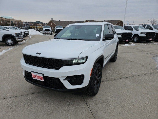 2025 Jeep Grand Cherokee Altitude's photo