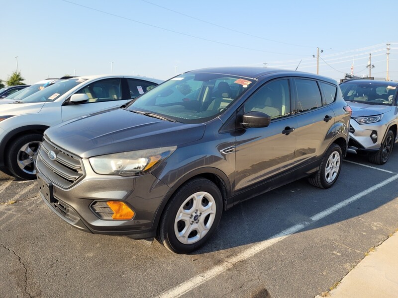 2019 Ford Escape S photo 2