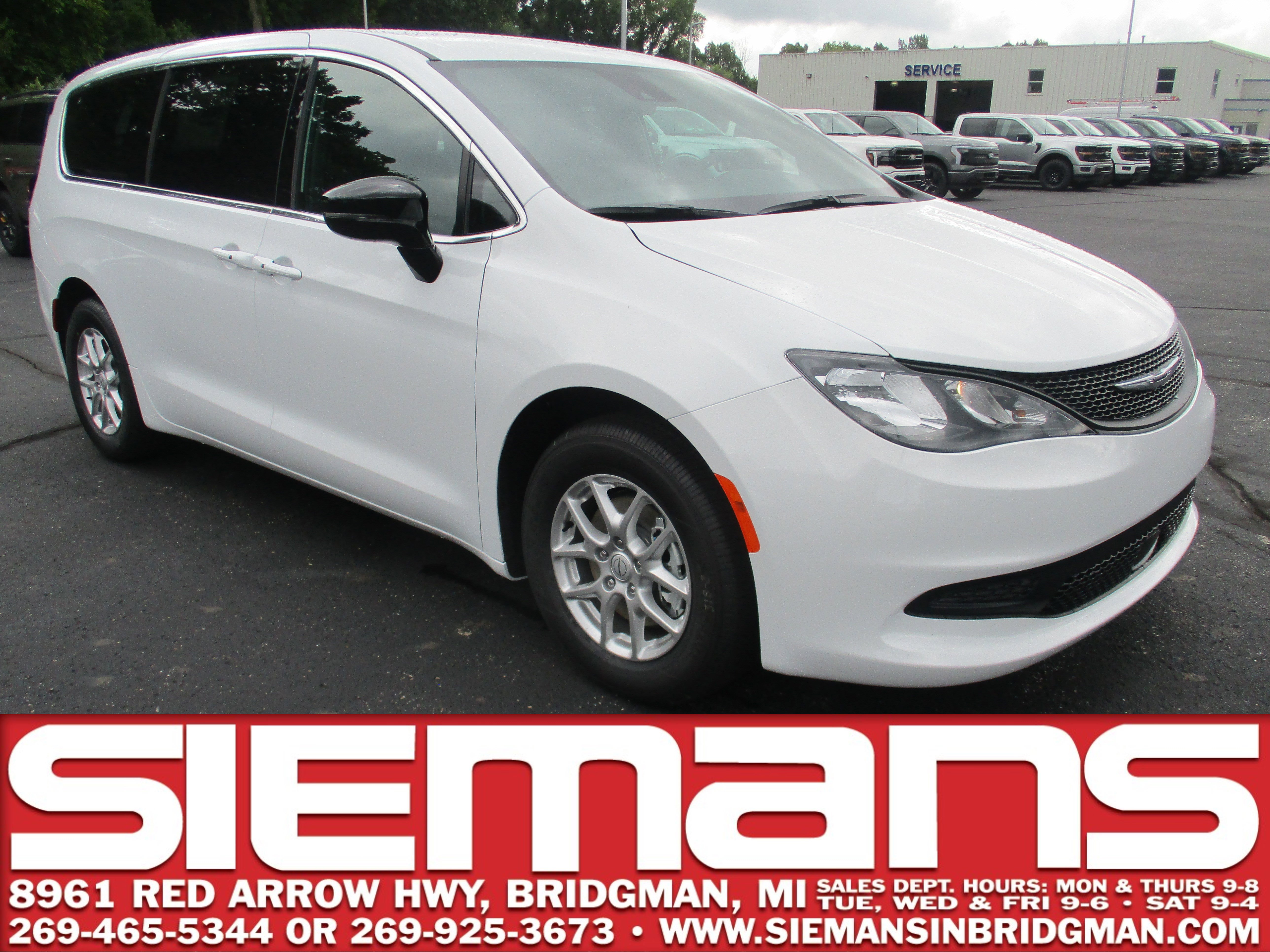 2026 Chrysler Voyager LX's photo