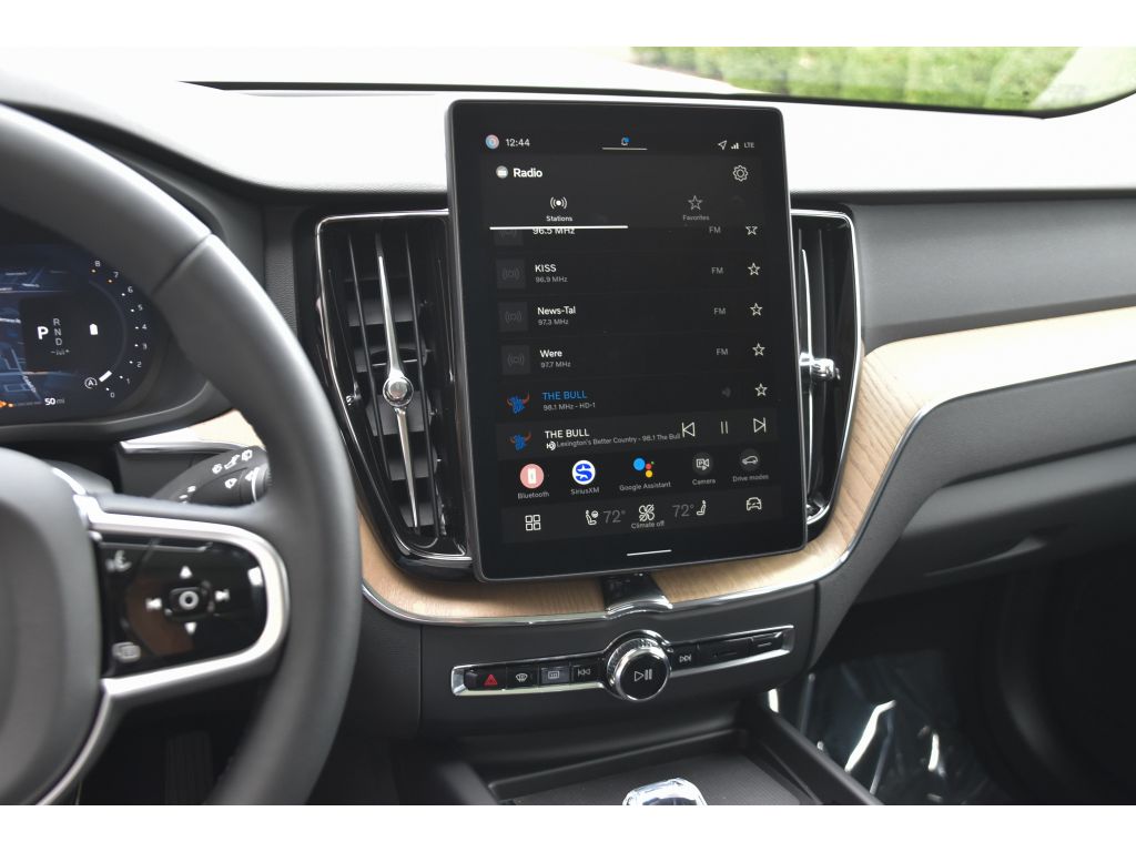 2026 Volvo XC60 B5 Plus photo 17