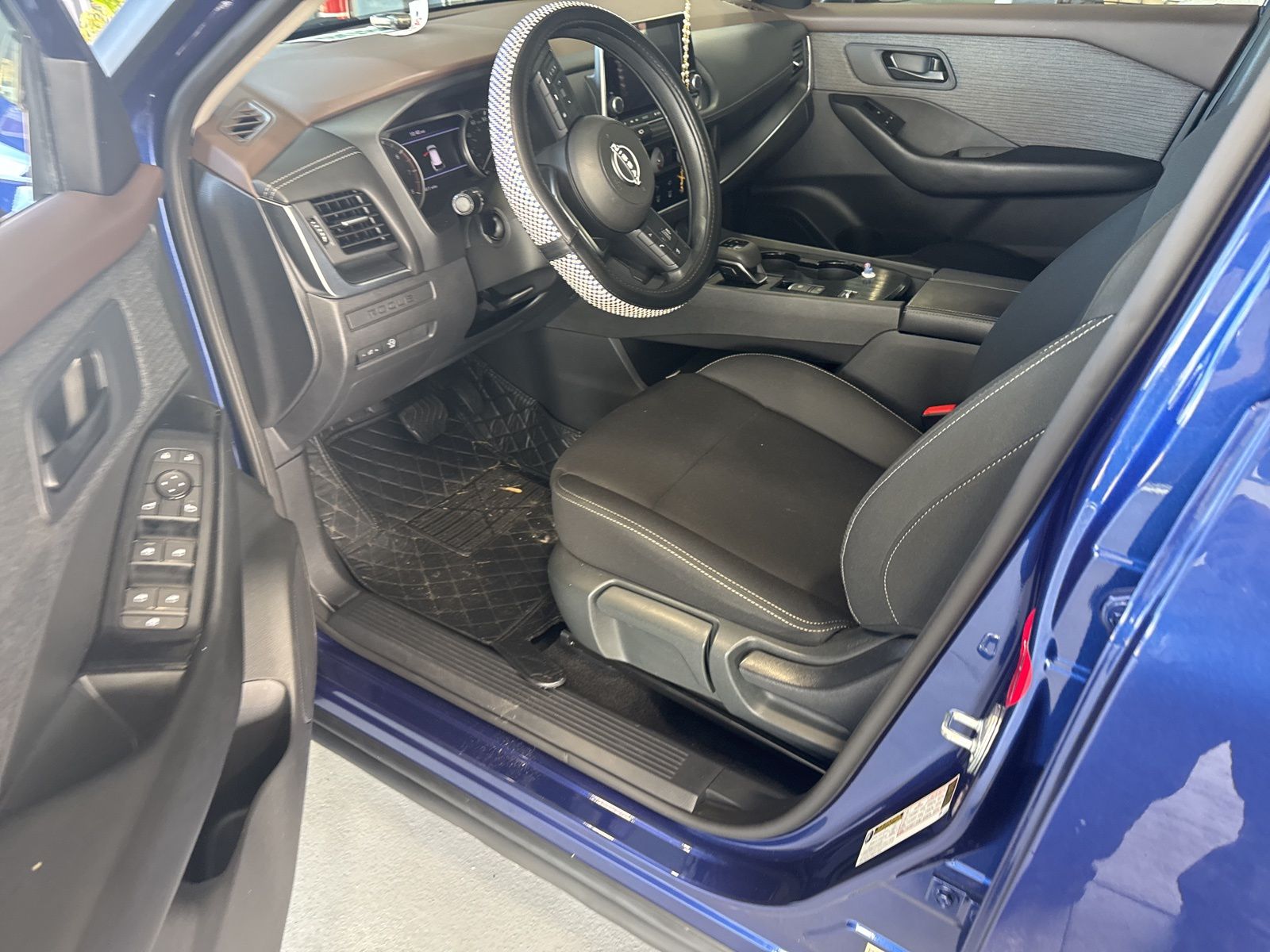 2023 Nissan Rogue S photo 2