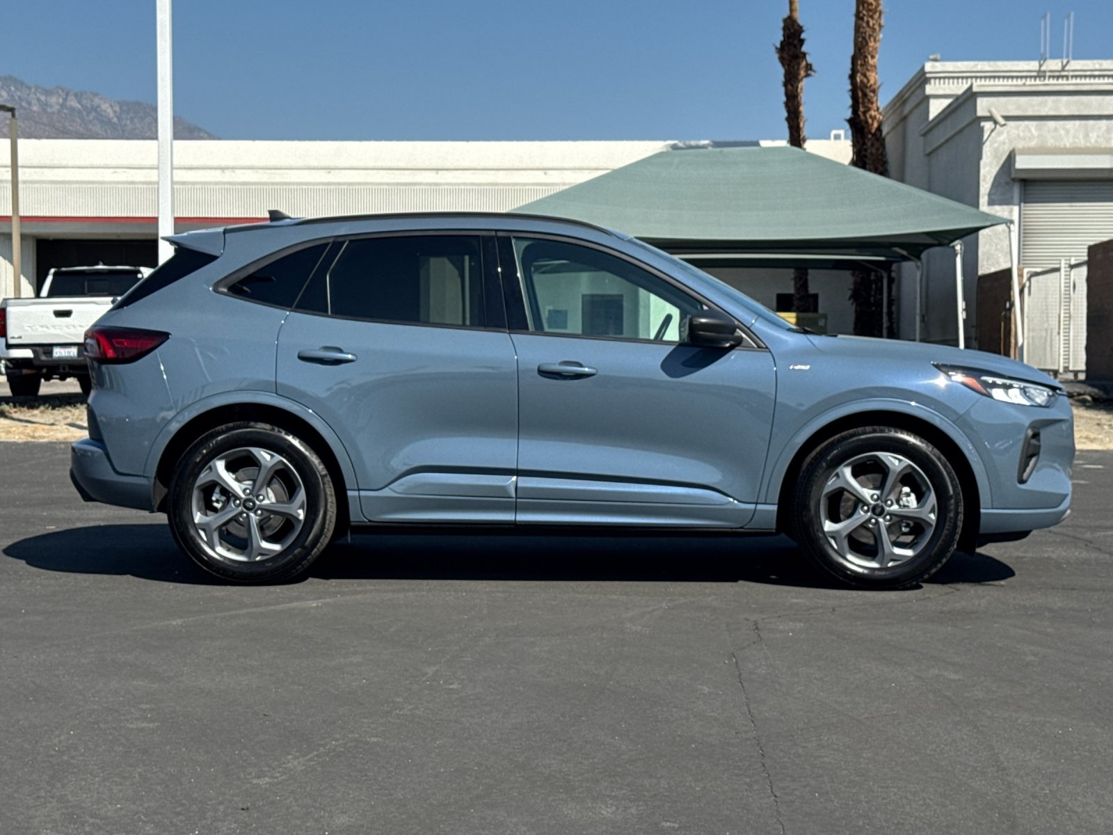 2024 Ford Escape ST-Line photo 2