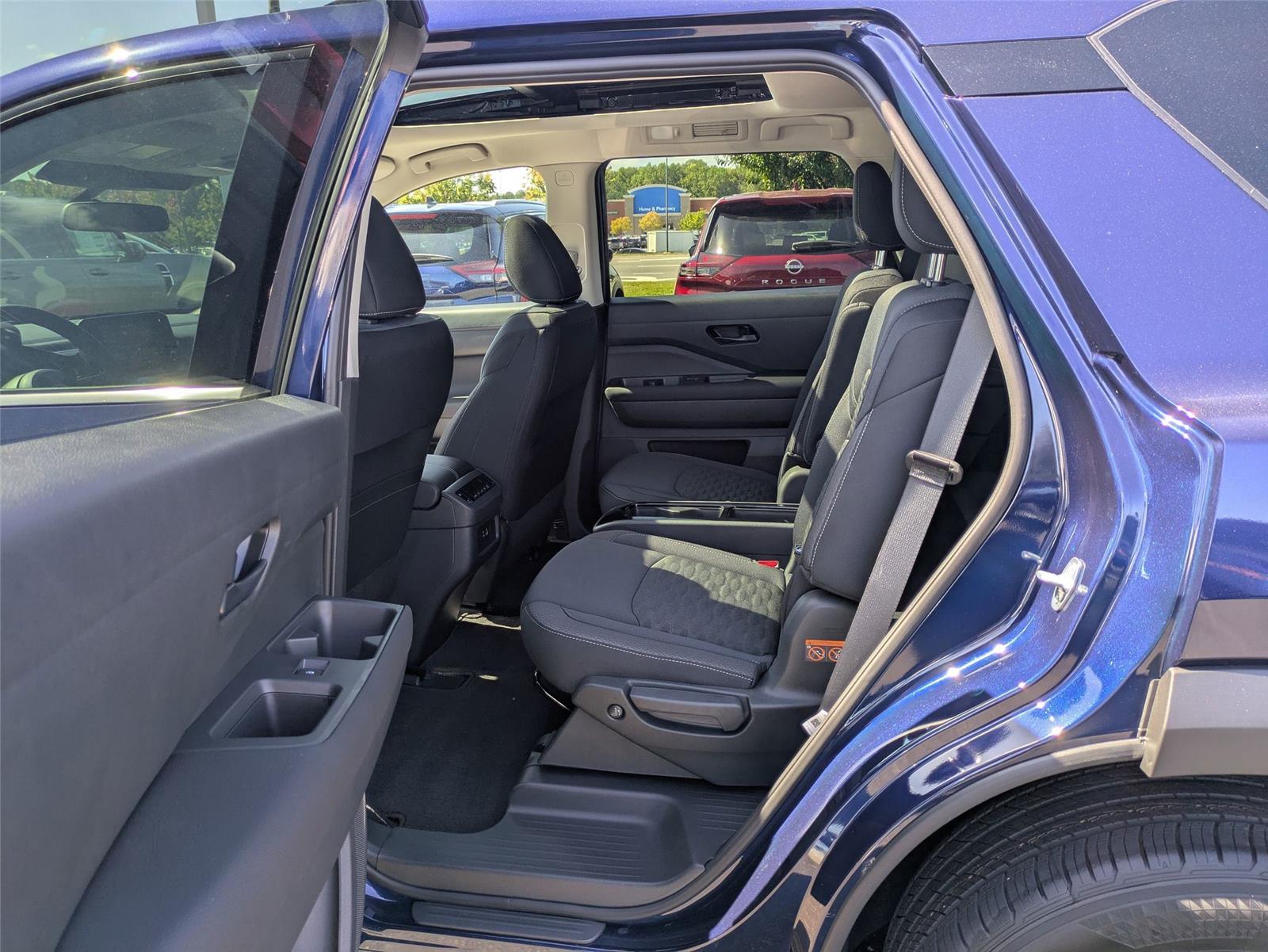 2025 Nissan Pathfinder SV photo 25