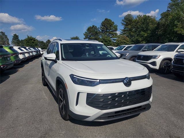 2025 Volkswagen Tiguan SE photo 3