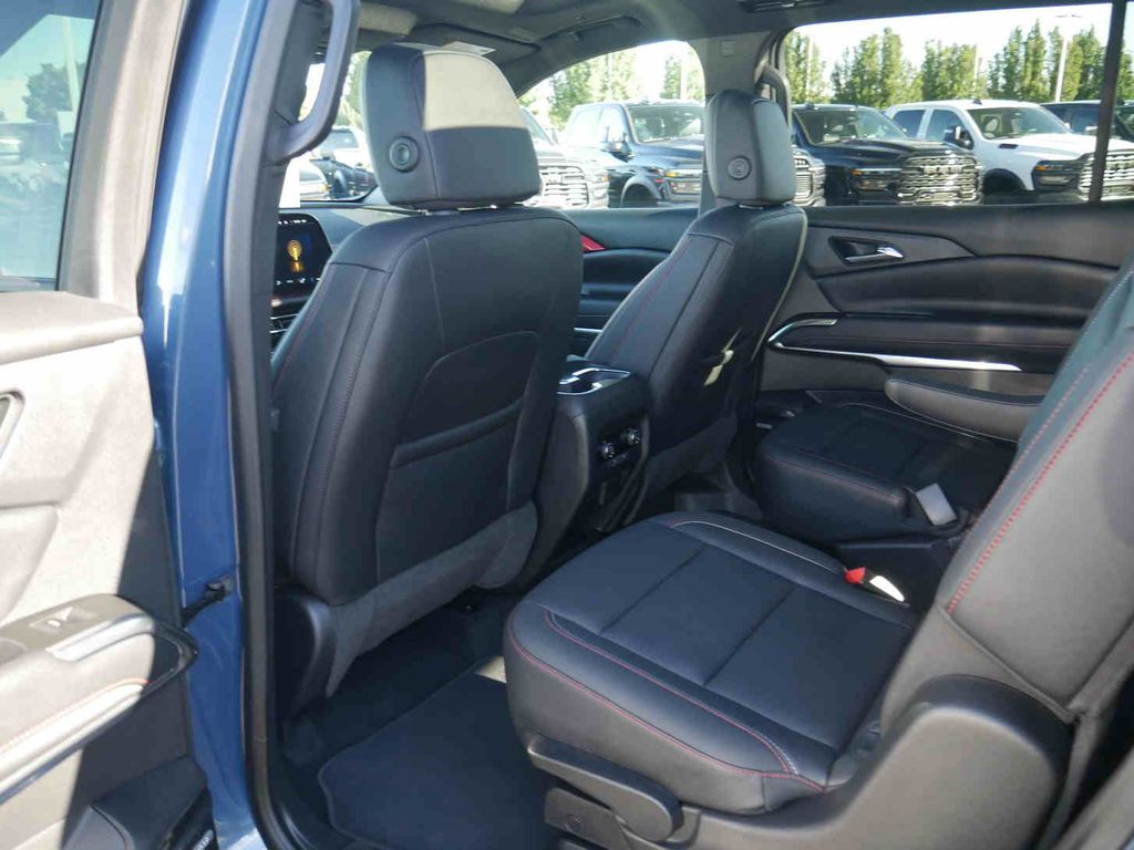 2024 Chevrolet Traverse Z71 photo 11