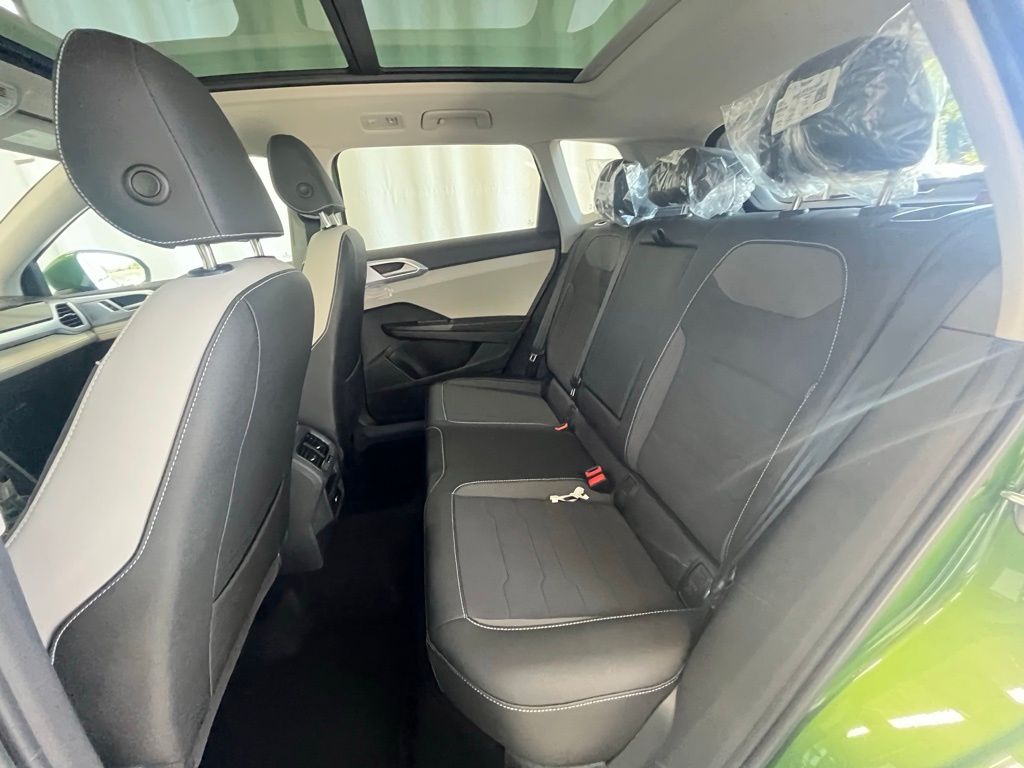 2025 Volkswagen Taos SE photo 19