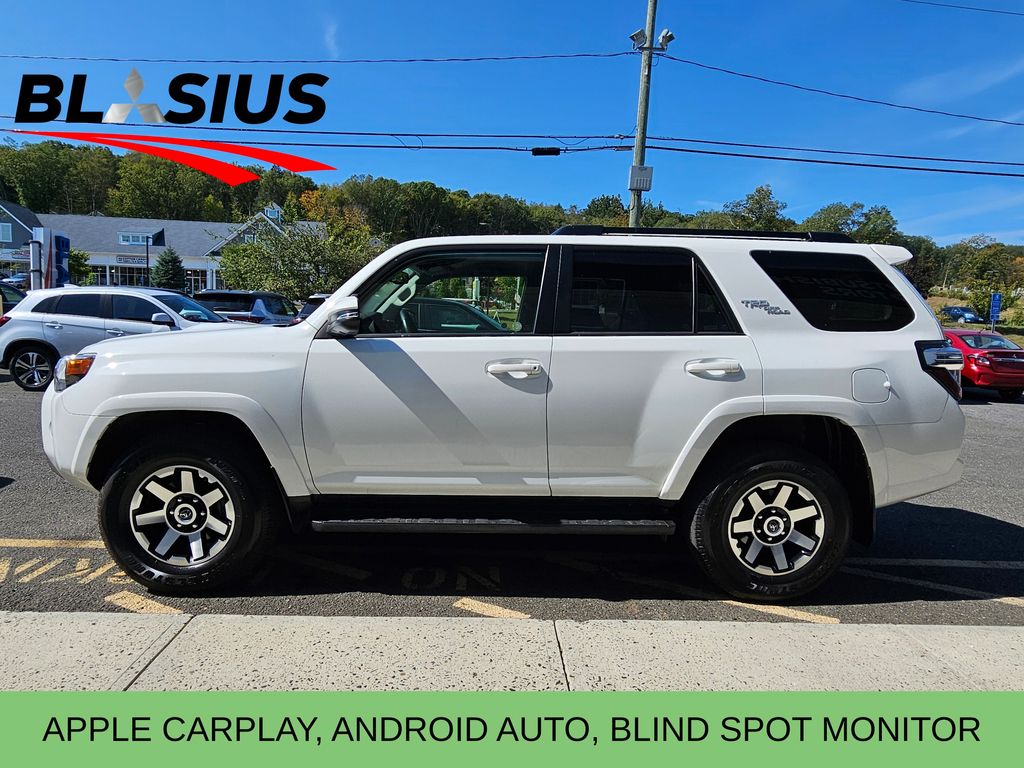2024 Toyota 4Runner TRD Off-Road Premium photo 3