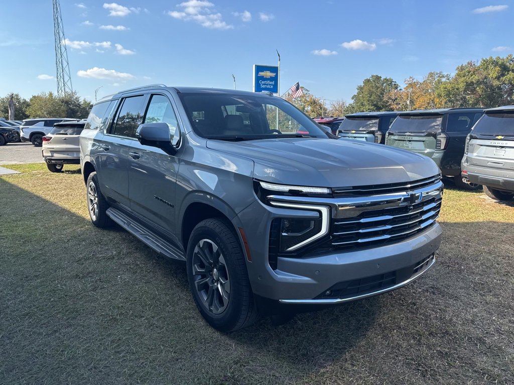 2026 Chevrolet Suburban LT photo 2