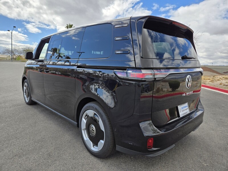 2025 Volkswagen ID. Buzz Pro S photo 3