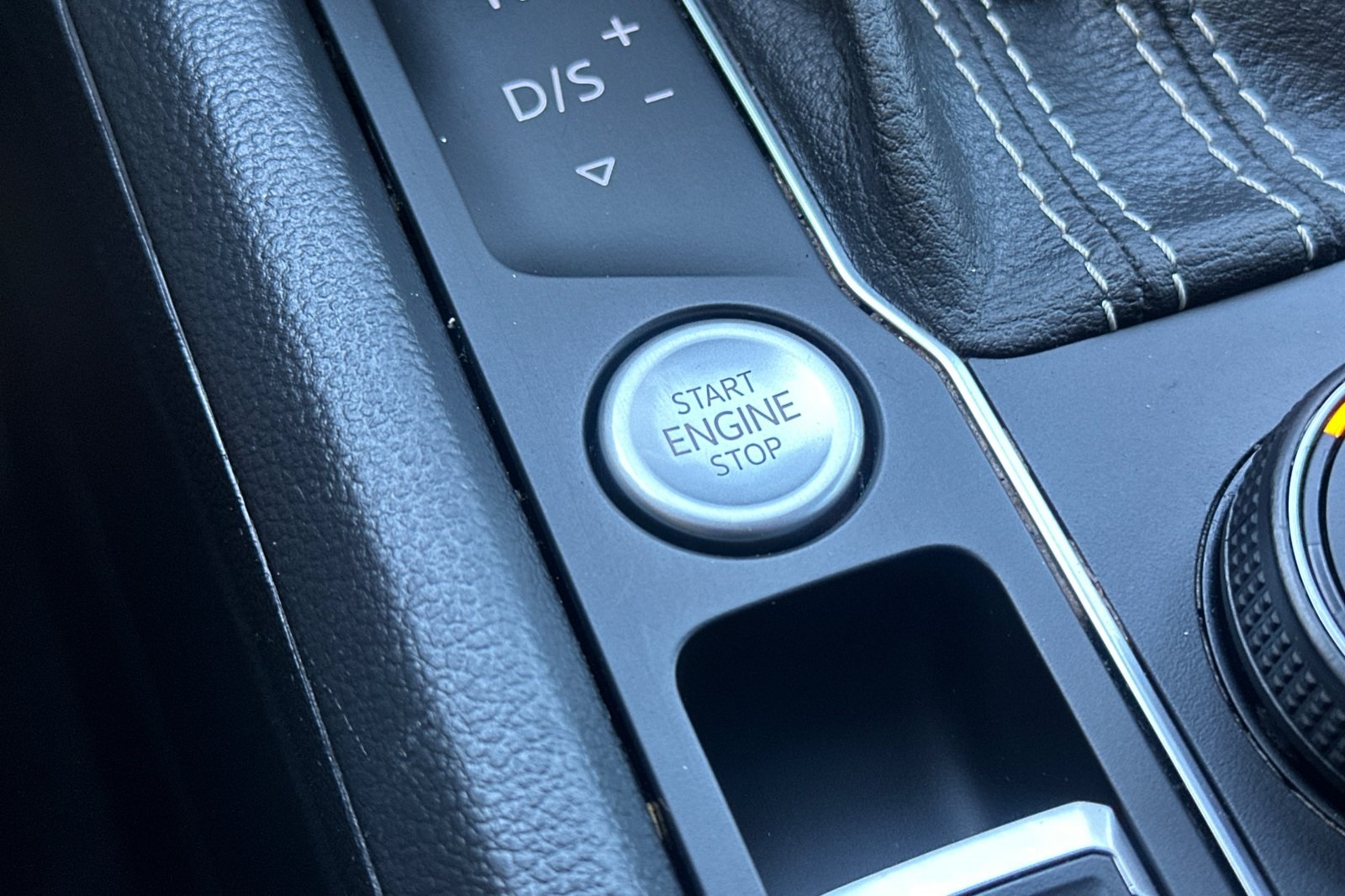 2022 Volkswagen Atlas Cross Sport V6 SE Technology photo 22