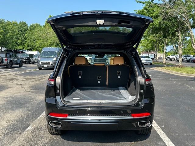 2025 Jeep Grand Cherokee Summit photo 12
