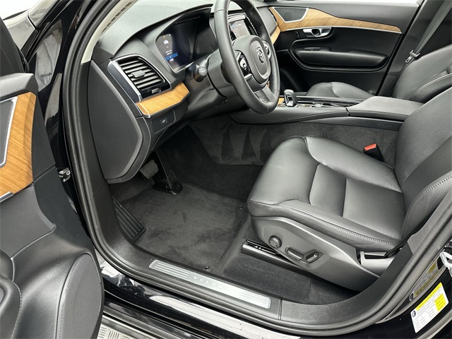 2025 Volvo XC90 AWD Plus photo 3