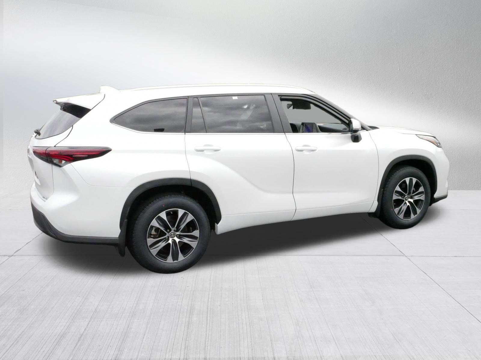 2024 Toyota Highlander XLE photo 4