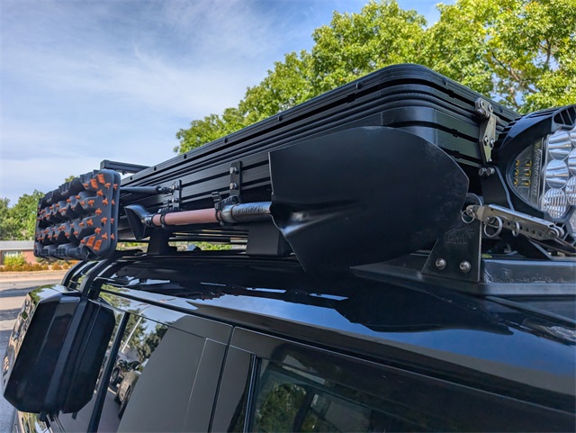 2023 Land Rover Defender 110 S photo 17