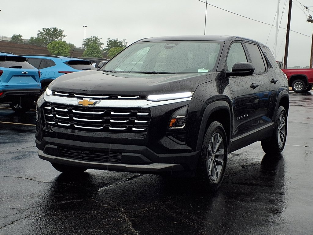 2026 Chevrolet Equinox LT photo 2
