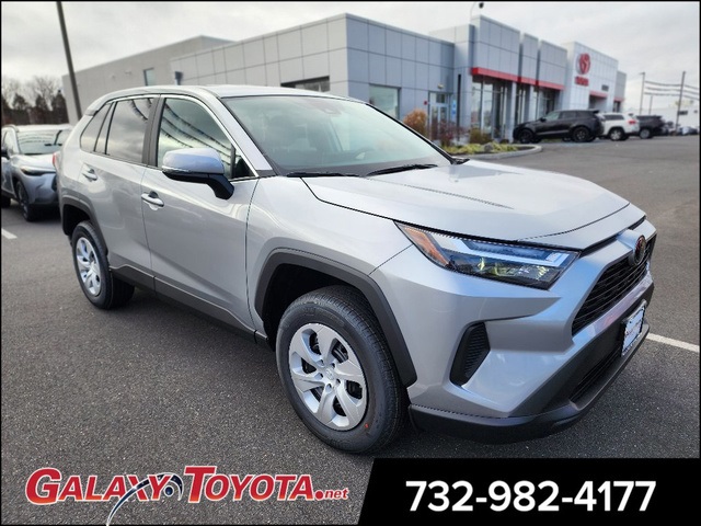 2025 Toyota RAV4 LE's photo
