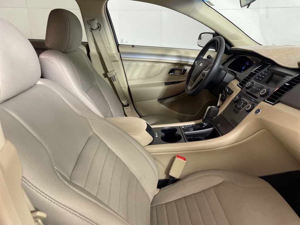 2018 Ford Taurus SE photo 13
