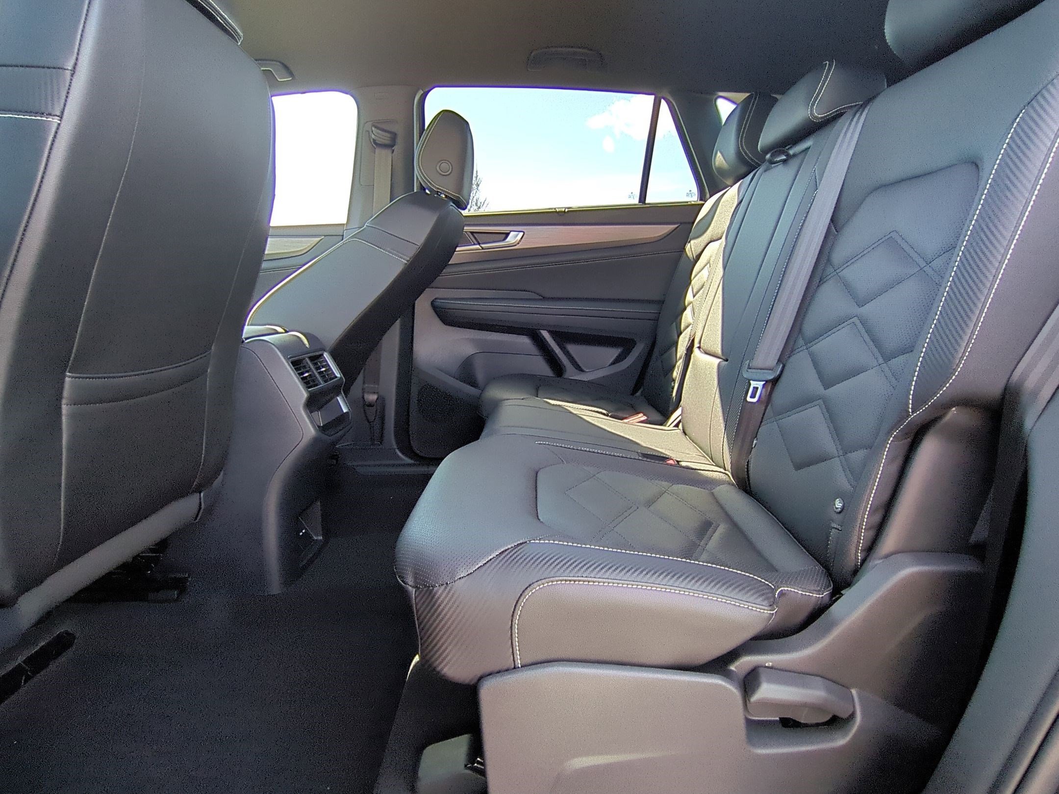 2025 Volkswagen Atlas Cross Sport SE Technology photo 13