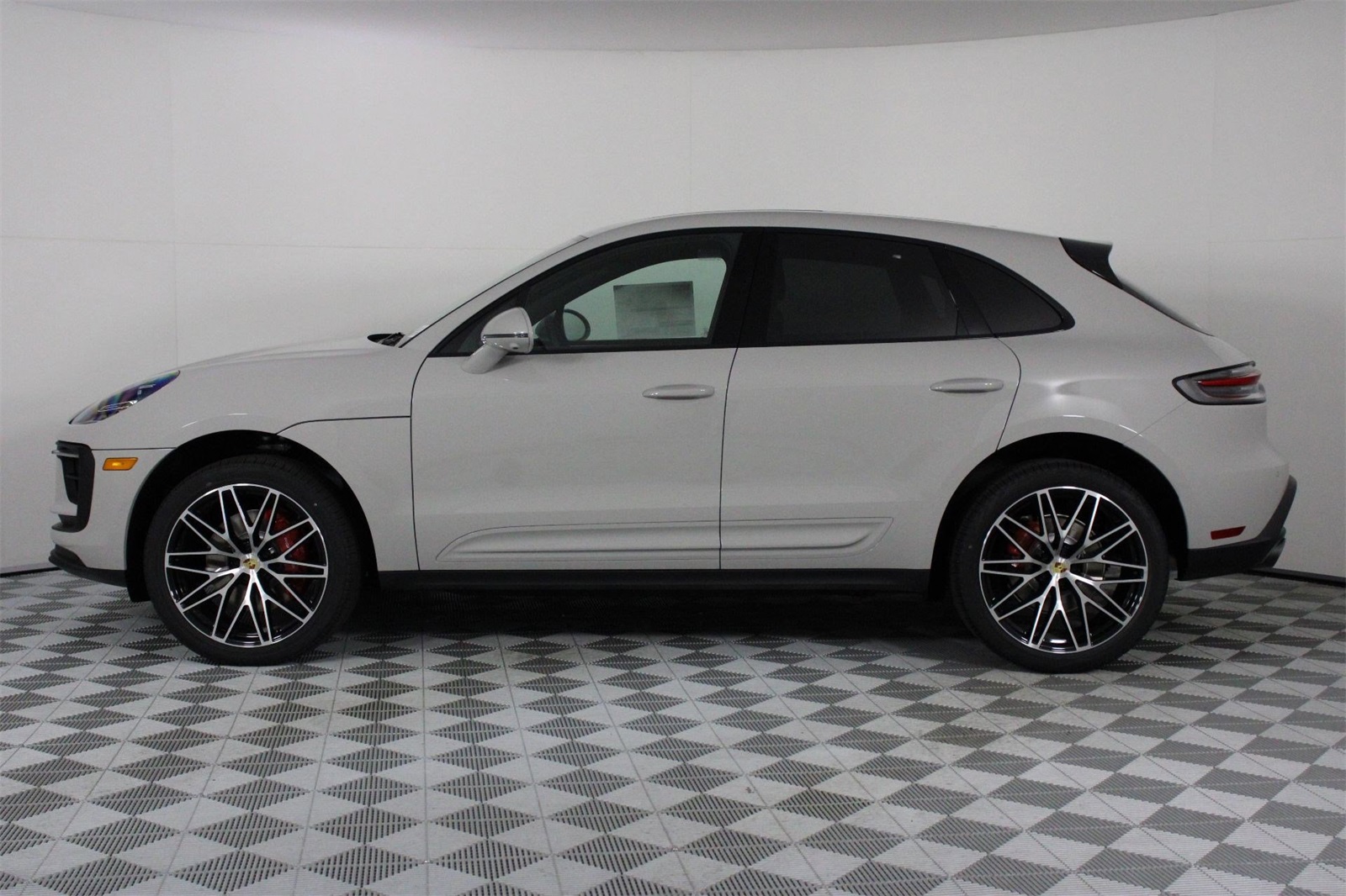 2025 Porsche Macan S photo 2
