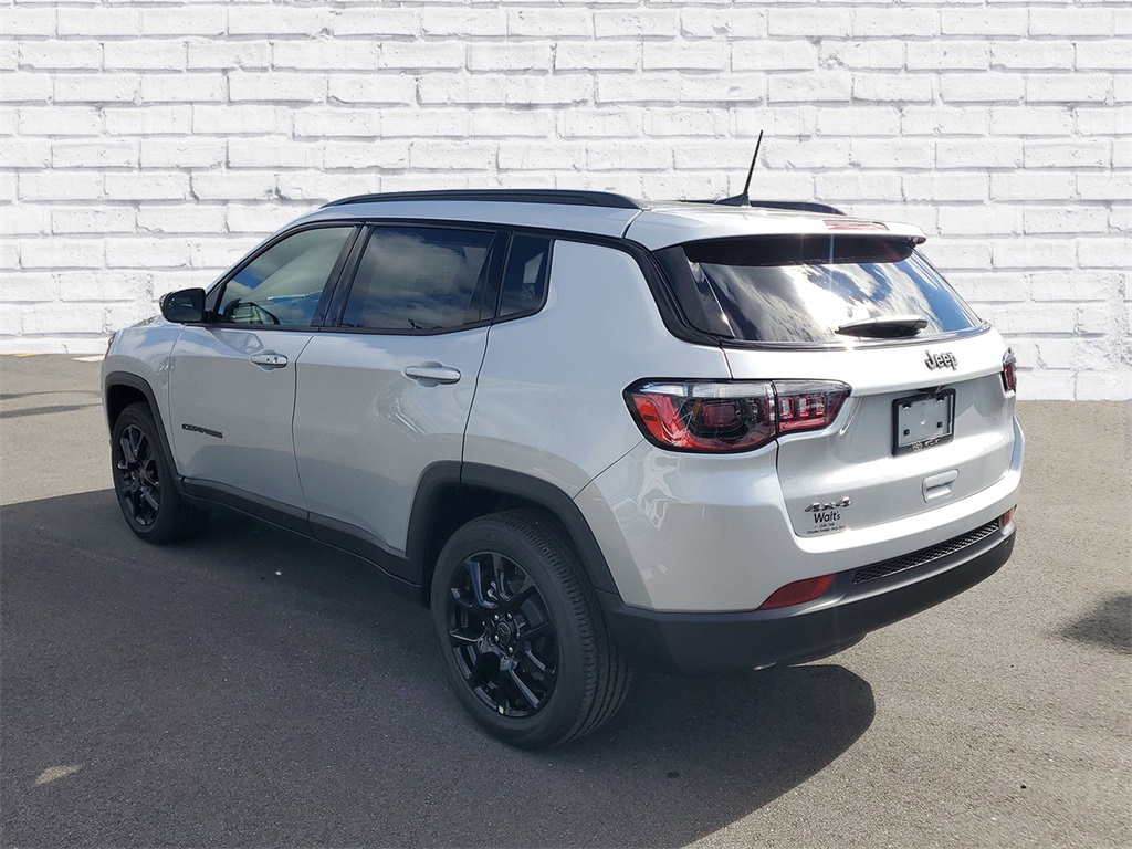 2026 Jeep Compass Latitude Altitude photo 3