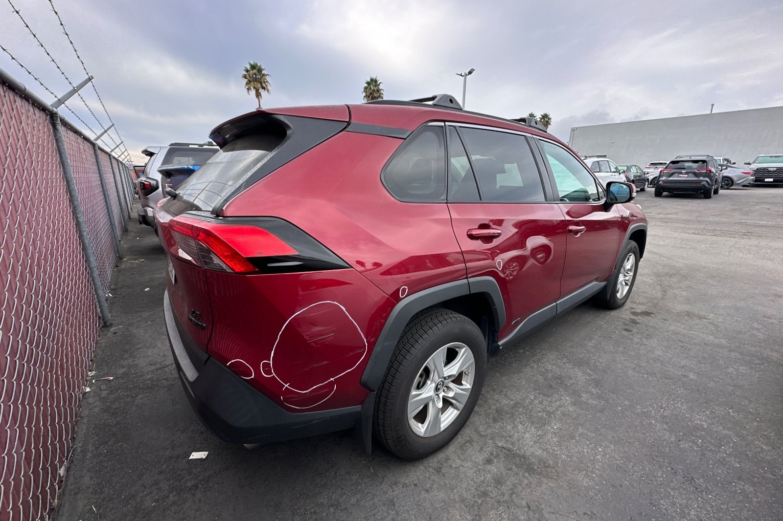 2020 Toyota RAV4 Hybrid LE photo 2