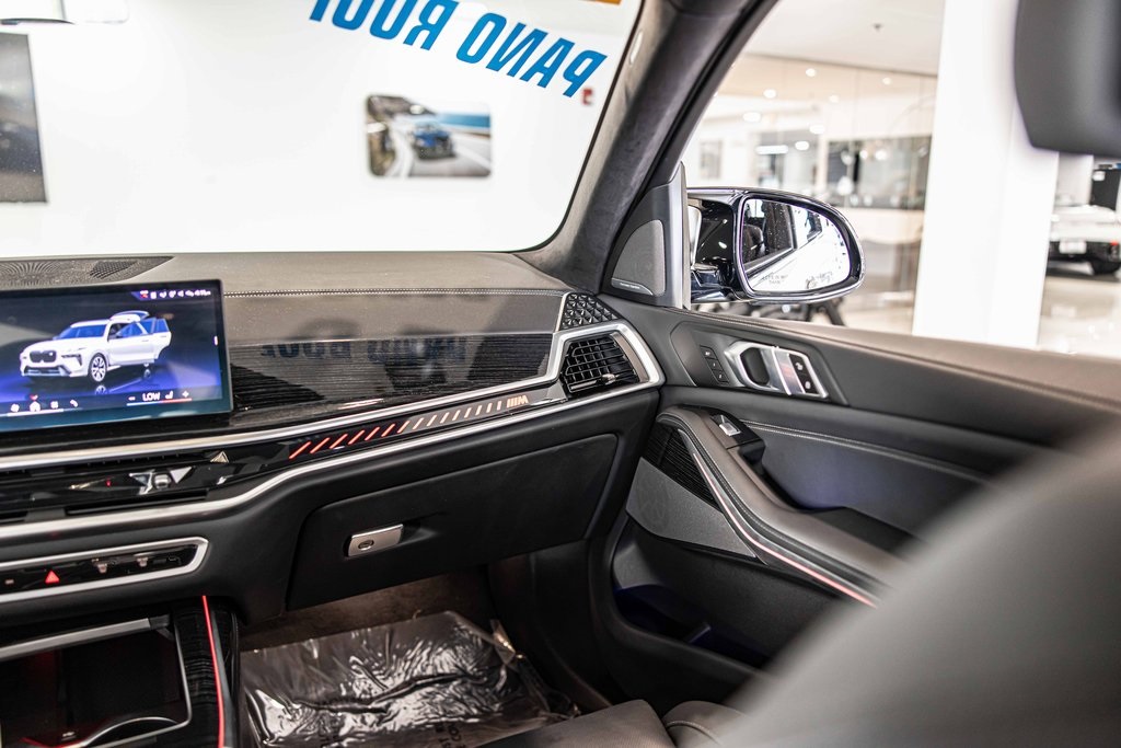 2025 BMW X7 - Image 43