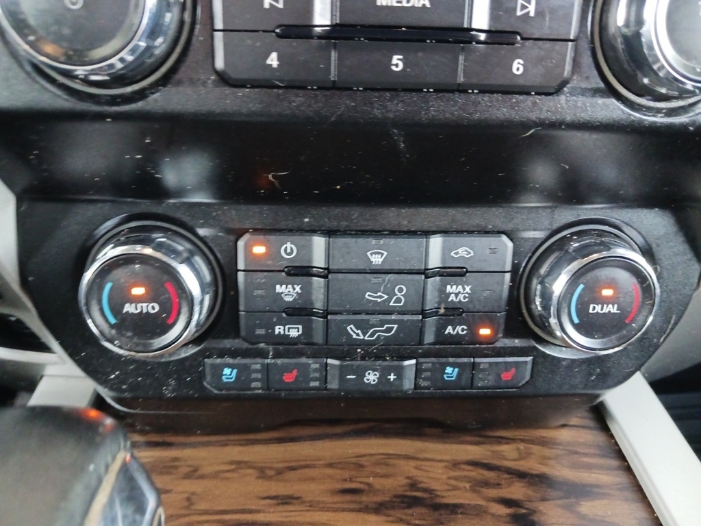 2020 Ford F-150 Lariat photo 20