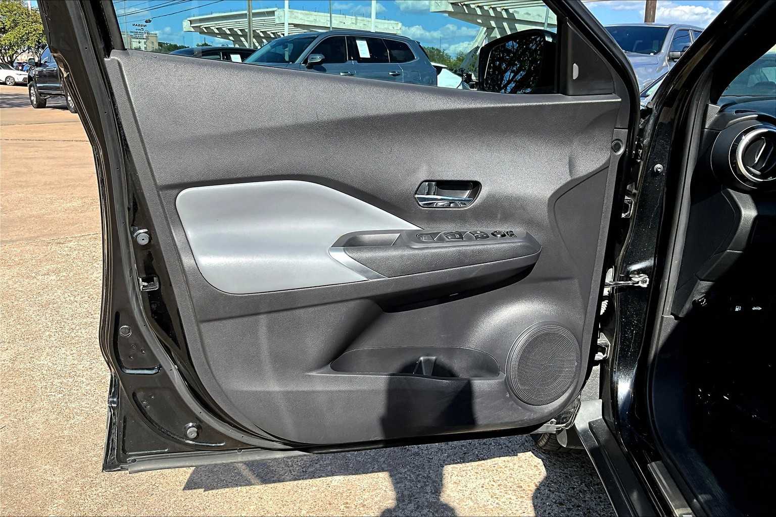 2021 Nissan Kicks SR photo 15